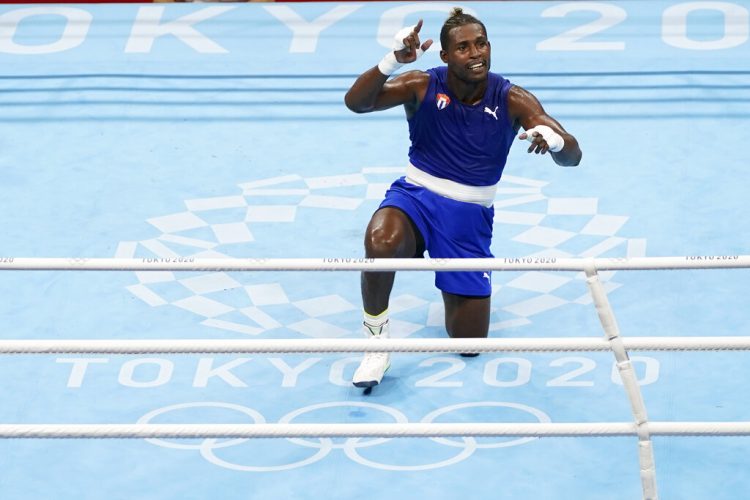 Heavyweight La Cruz joins Cuban veterans' 2-time gold rush